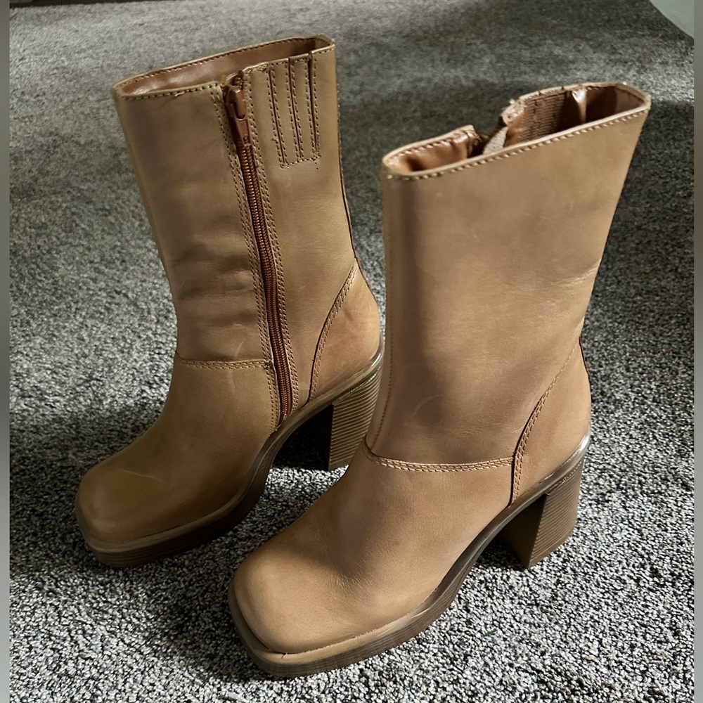 Steve Madden Tan Platform Heeled Boots